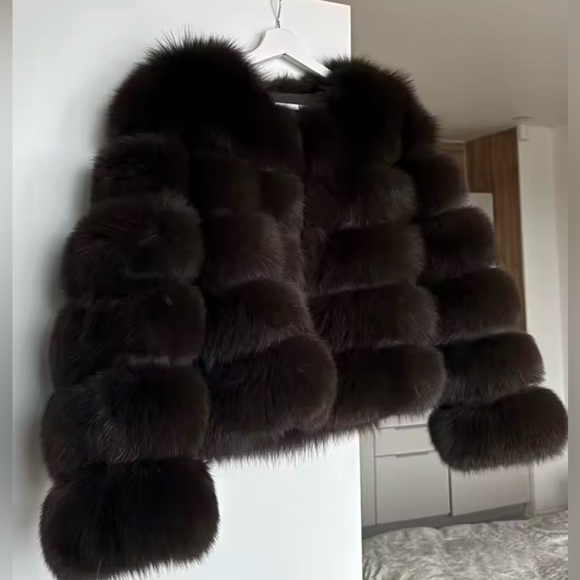 Luxurious Black Fox Fur Jacket - Picture 8 of 11